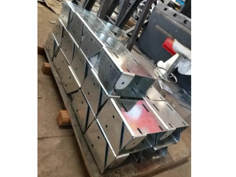 Doblado de piezas cortadas con láser Fabricación de soportes metálicos